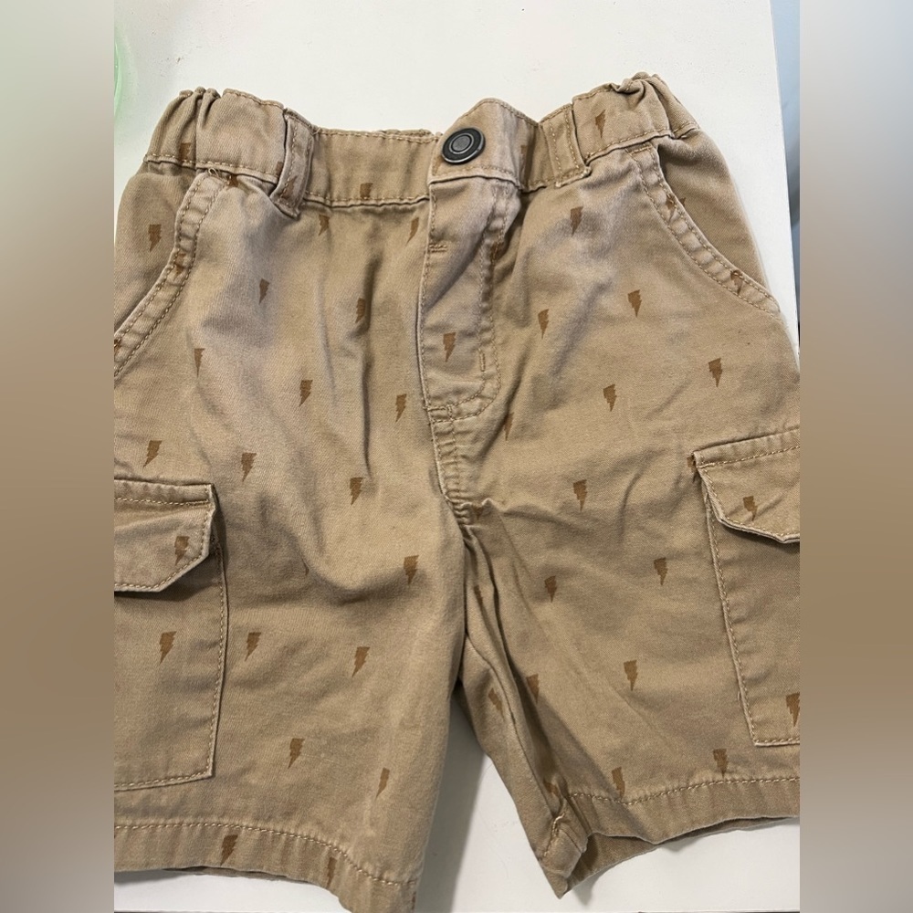 Boys 3t khaki shorts with lightening bolts